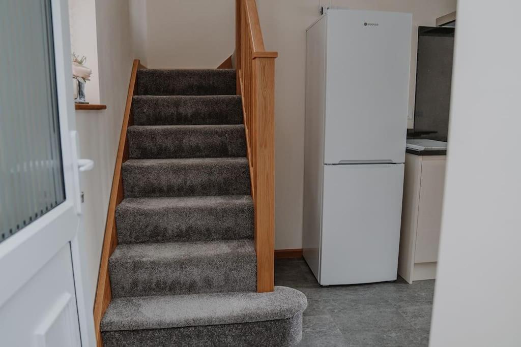Lovely New 1 Bedroom Loft Apartment With On Drive Parking 트로브리지 외부 사진