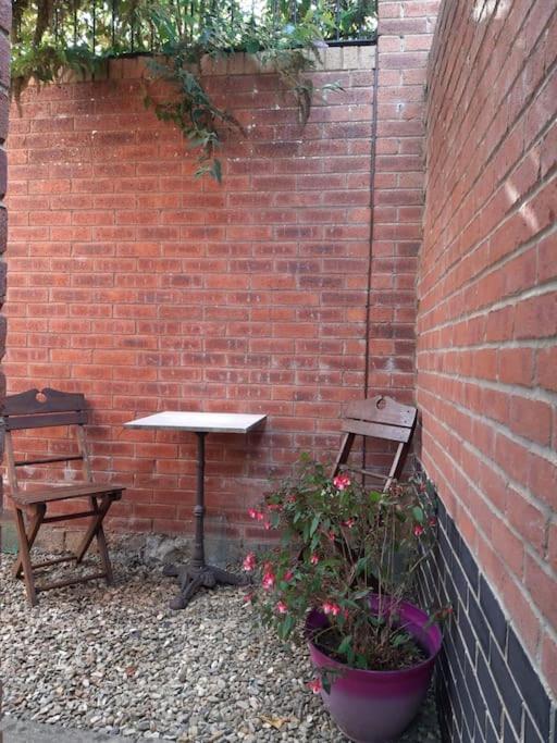 Lovely New 1 Bedroom Loft Apartment With On Drive Parking 트로브리지 외부 사진